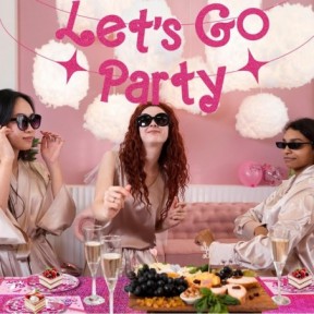 مجموعة أدوات المائدة لحفلات الأميرة الوردية من Let's Go Party Decorations تتضمن لافتة حفل Let's Go Party ومفارش طاولة الأميرة الوردية وأطباق ومناديل الأميرة الوردية لـ 24 ضيفًا وديكورات حفل الأميرة الوردية